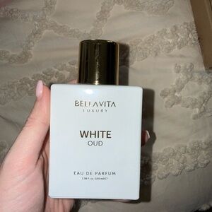 Bella Vita White Oud Eau de Parfum - White & Gold Box